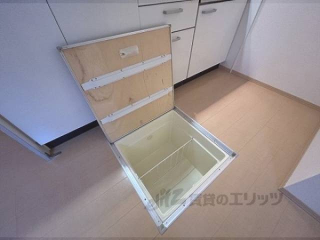 キッチン　床下収納