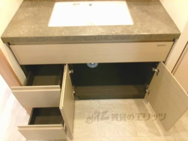 洗面所　下部収納