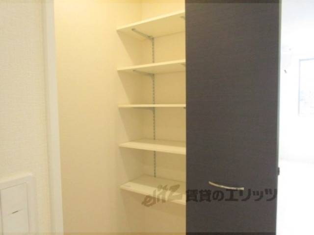 収納　キッチン横