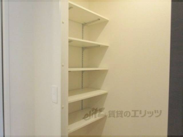 収納　キッチン横