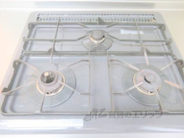 キッチン　3口コンロ