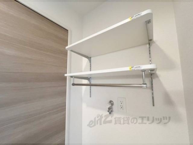 洗濯機置場　洗濯機置き場上収納