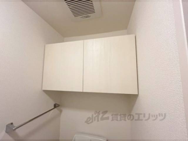 トイレ　トイレ上収納