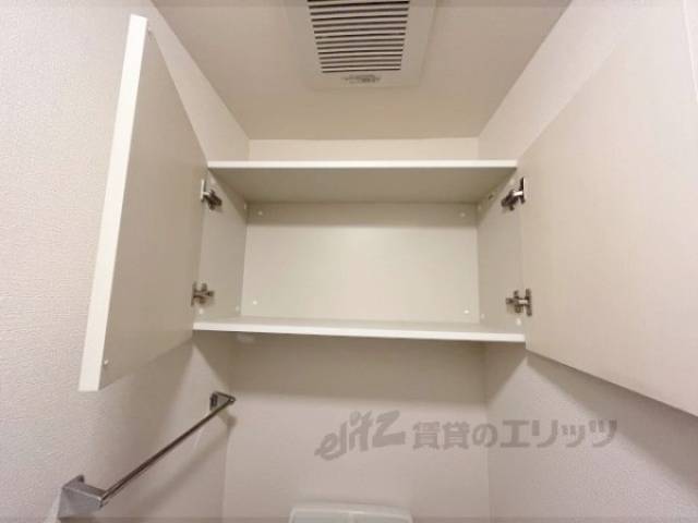 トイレ　トイレ上収納
