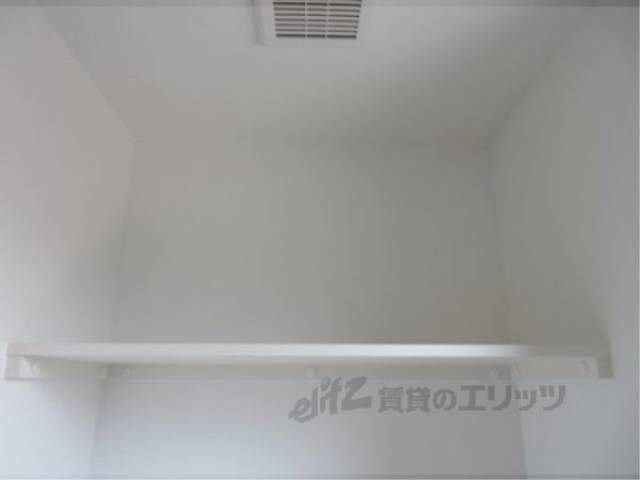 トイレ　トイレ上収納