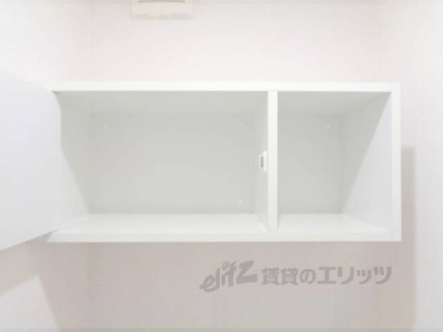 トイレ　上収納