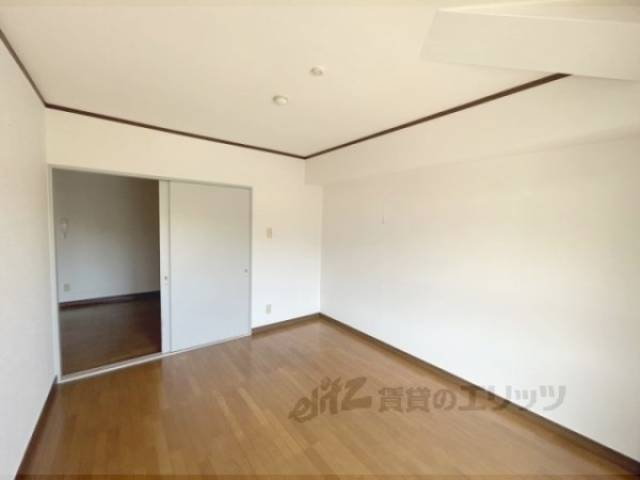 洋室　上部収納