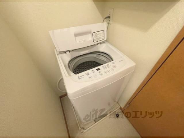 洗濯機置場　洗濯機