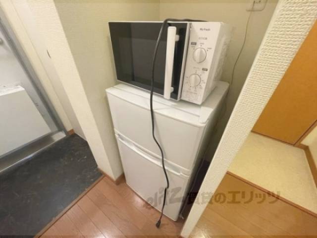 冷蔵庫置場　電子レンジと冷蔵庫