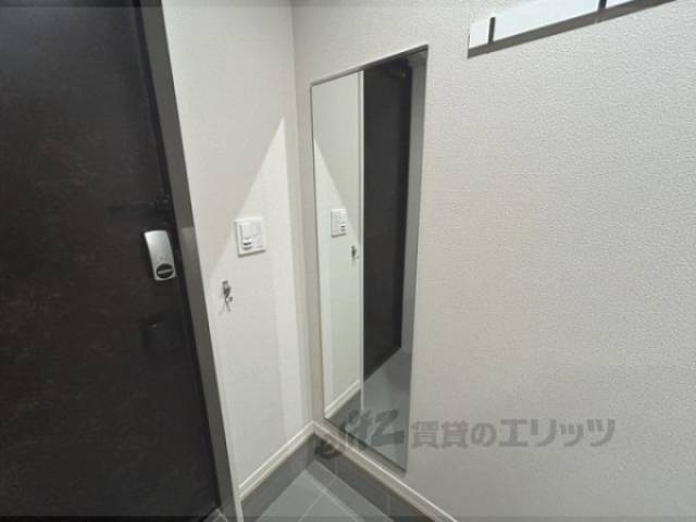 玄関　鏡