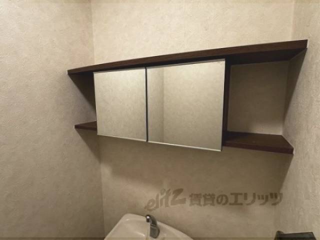 トイレ　床下収納