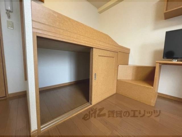 収納　ベッド下