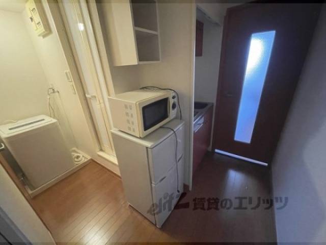キッチン　電子レンジと冷蔵庫