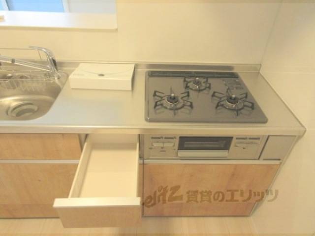 キッチン　収納　引出し