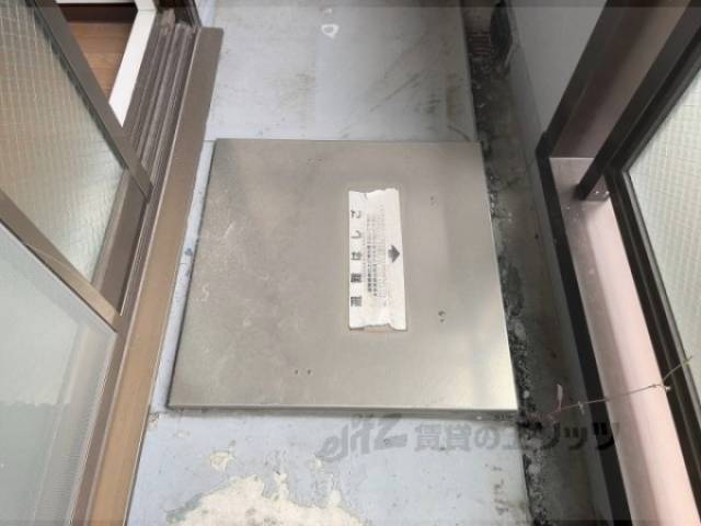 避難ハッチ