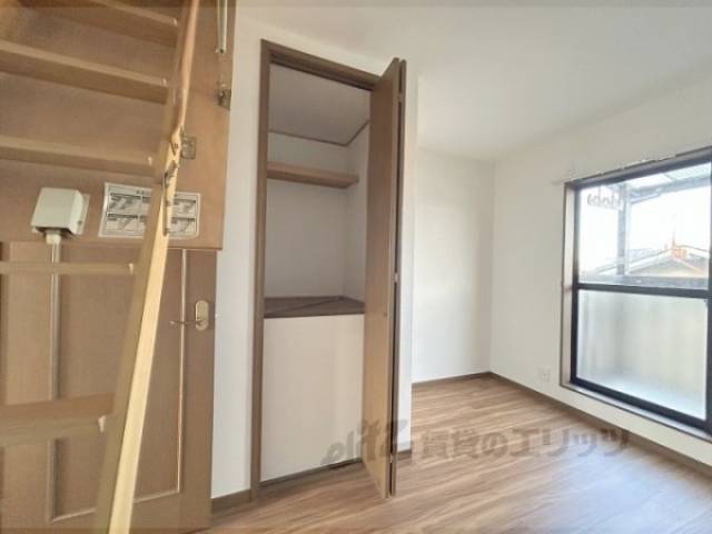 収納　6.5帖洋室収納