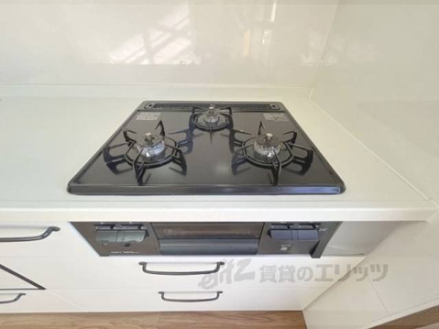 キッチン　ガス3口コンロ