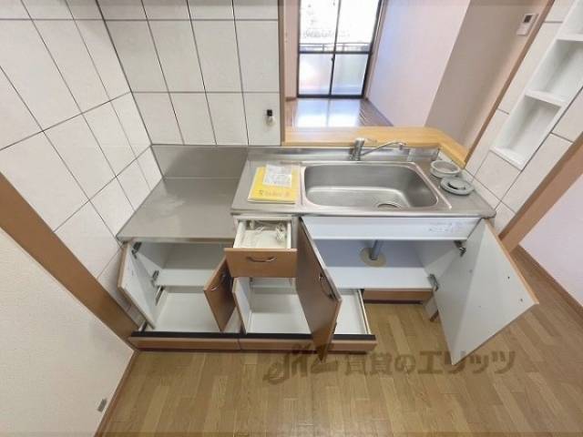 キッチン　収納