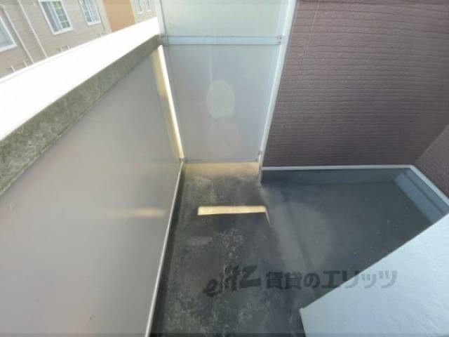 ベランダ　二階洋室勝手口