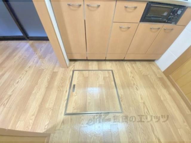キッチン　床下収納