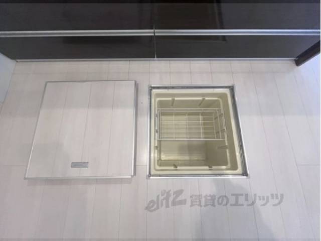 収納　床下収納