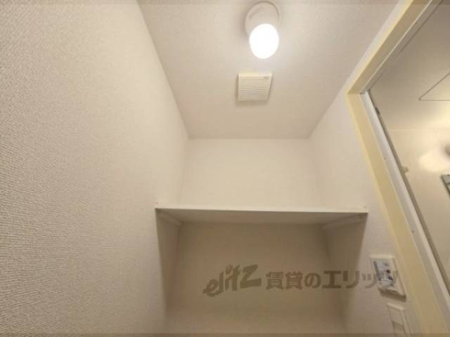 トイレ　上収納