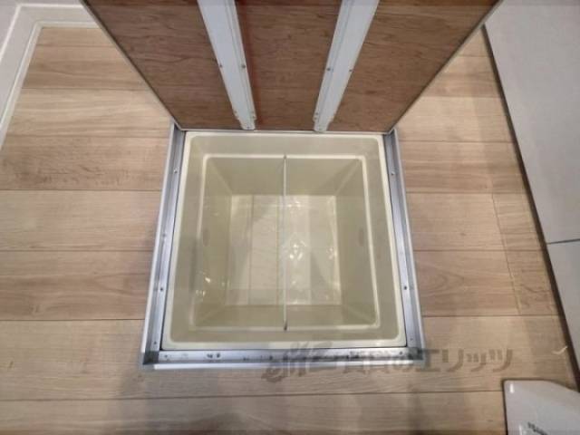 キッチン　床下収納