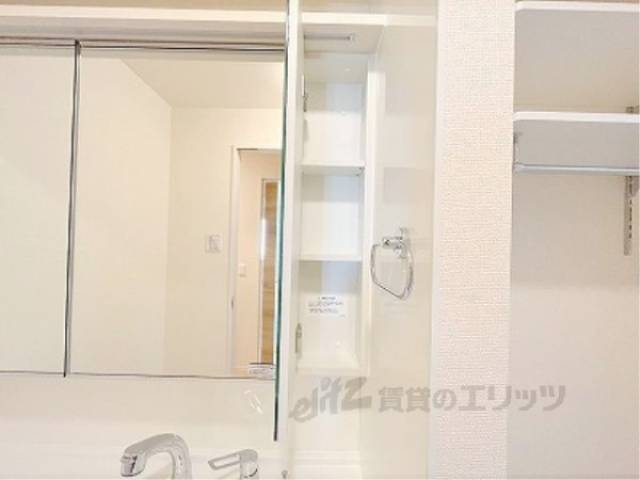 洗面所　洗面所上部収納