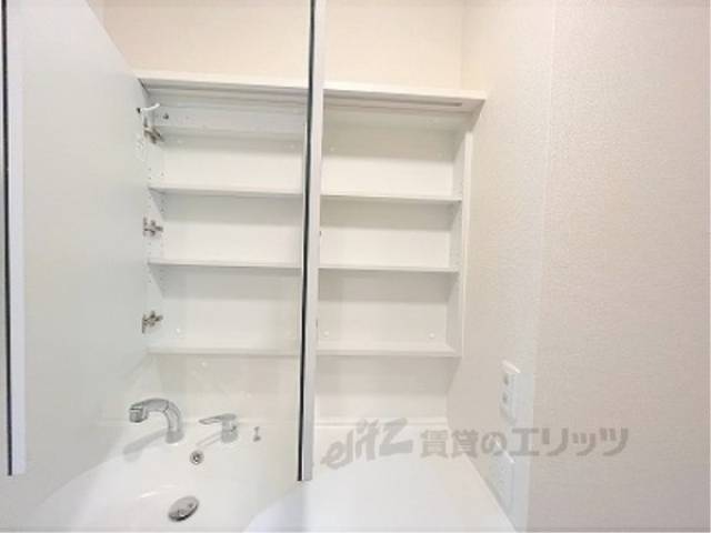 洗面所　洗面所上部収納