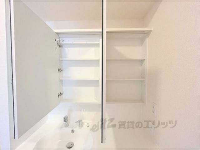 洗面所　洗面所上部収納