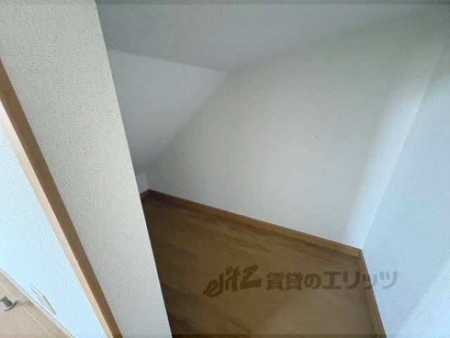 収納　階段下収納