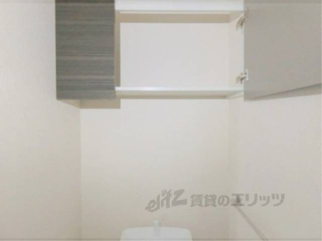 トイレ　上部棚