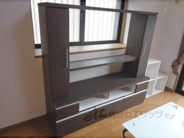 洋室　テレビ台