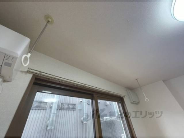 室内干し竿掛け