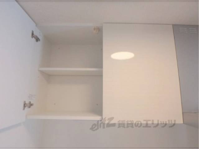 キッチン　上部収納