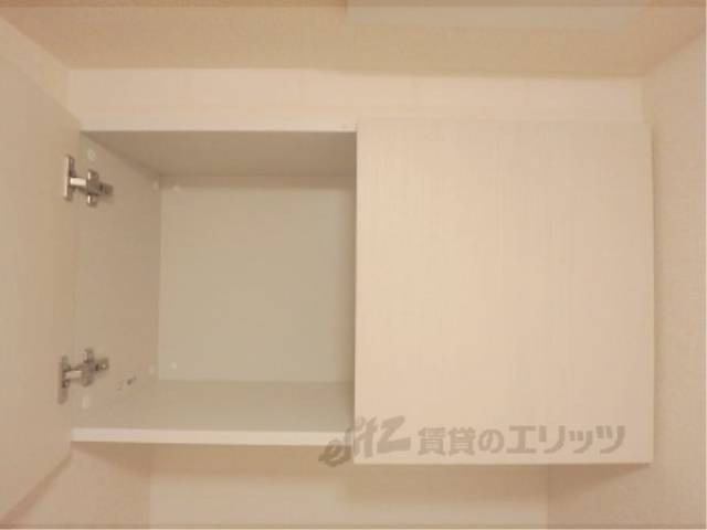 トイレ　上部収納