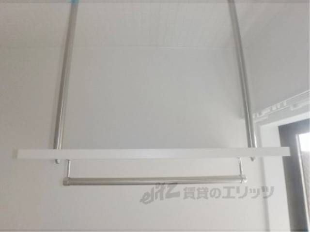 洋室　上部物置き