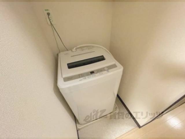 洗濯機置場　洗濯機