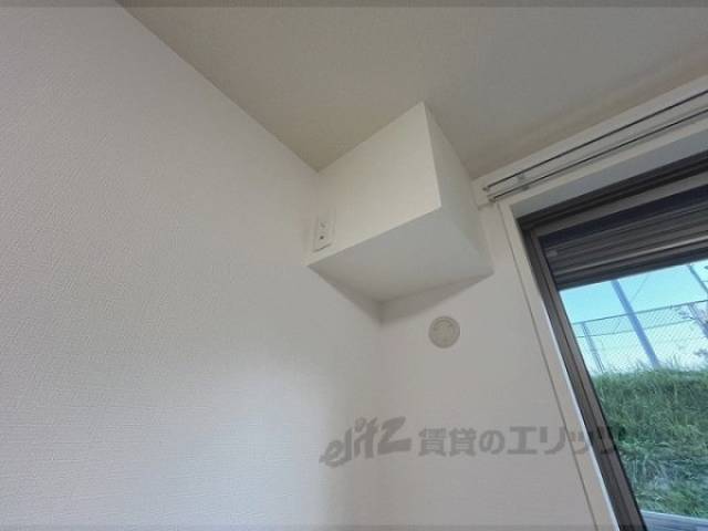 エアコン　出窓　設置可能