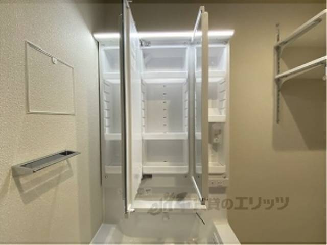 洗面所　三面鏡
