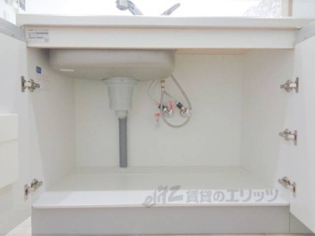 キッチン　シンク下収納