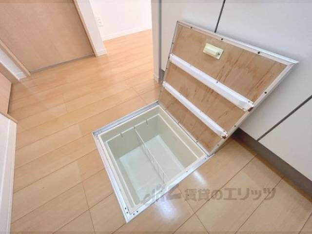 キッチン　床下収納