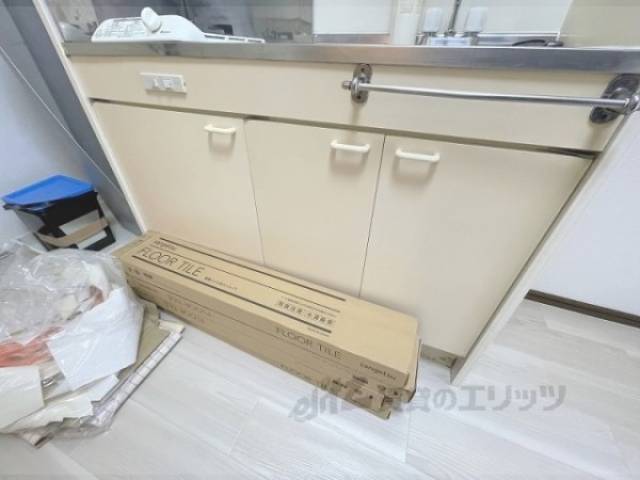 キッチン　下部　収納