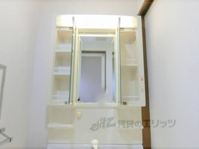 洗面所　上部収納