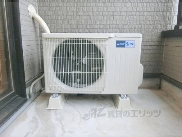 ベランダ　室外機