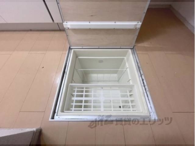 収納　床下収納