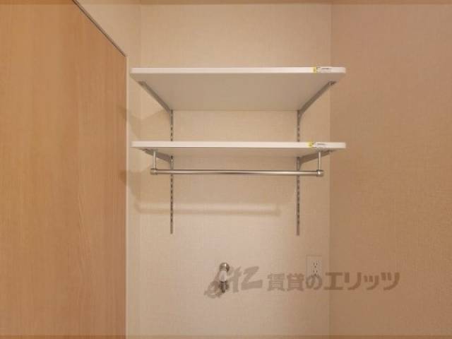 洗濯機置場　洗濯機置場上部棚