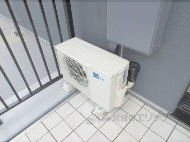 ベランダ　室外機