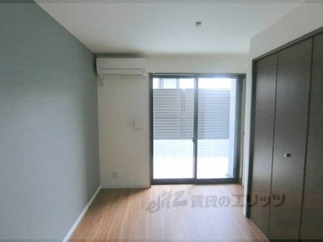 洋室　下部収納