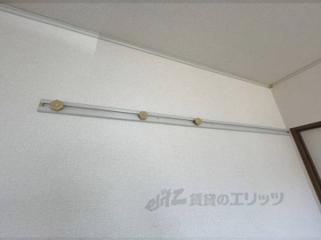 壁掛けハンガーラック